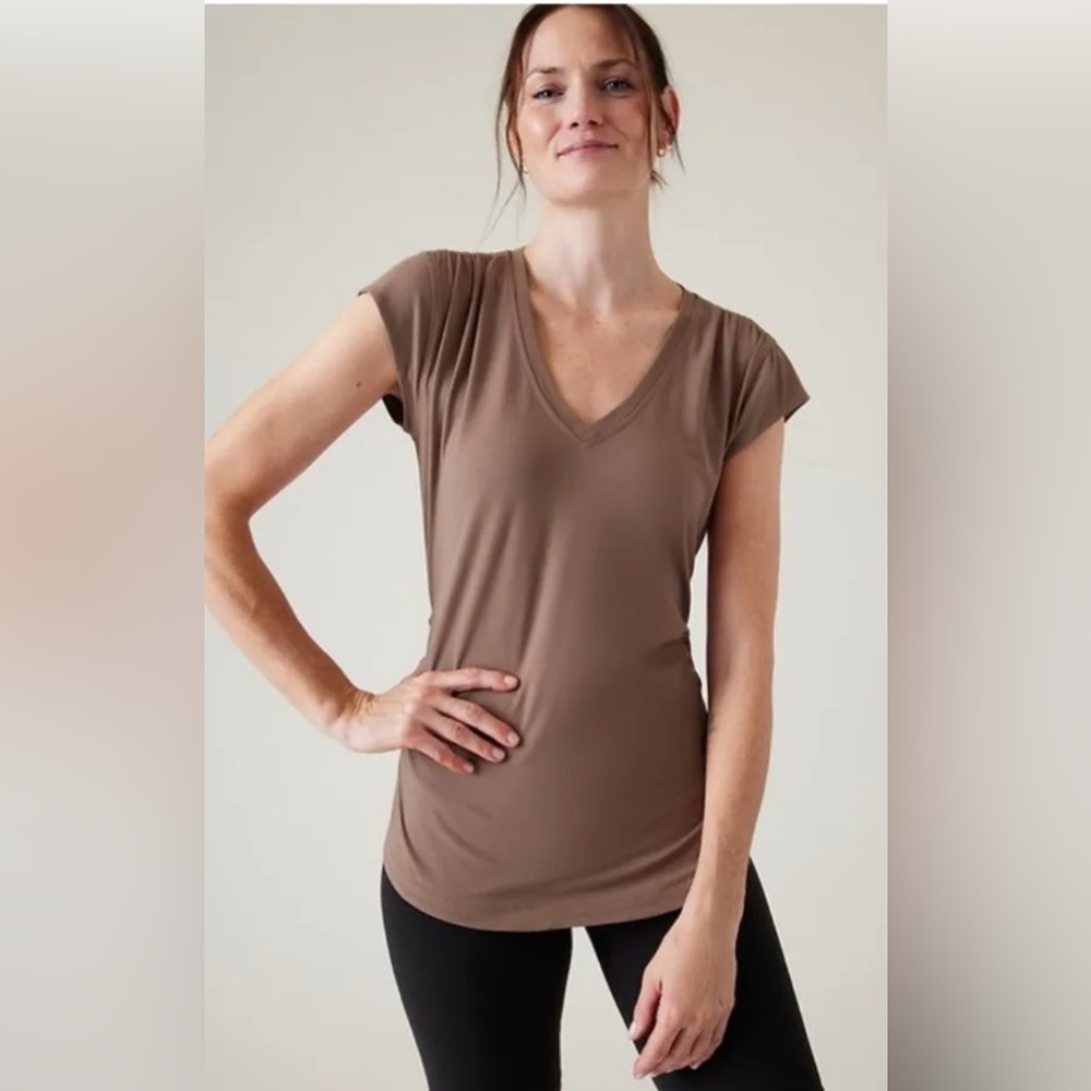 NWT Athleta Outbound V-Neck Tee 1X Rustic Beige brown